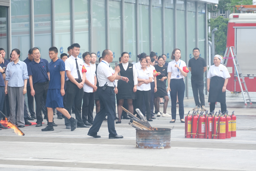 以練促防，長房集團組織開展消防應(yīng)急演練